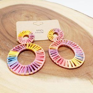 Handmade India raffia round earring
